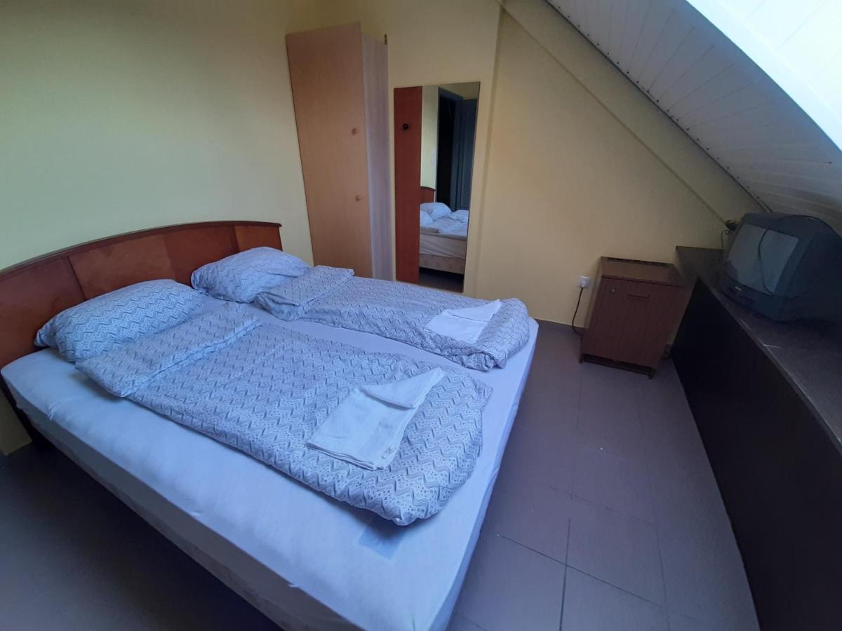 Retro Hotel Merid Zamárdi Dış mekan fotoğraf