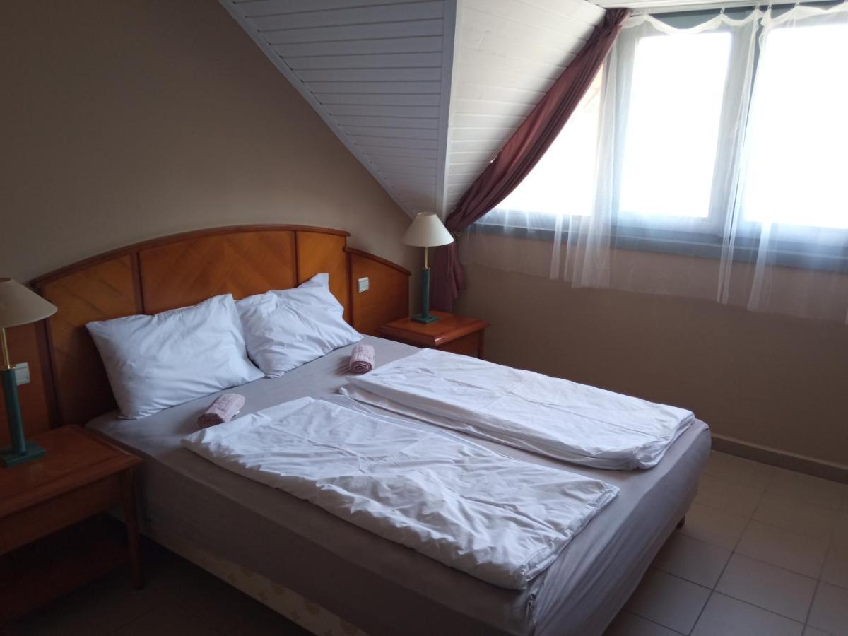Retro Hotel Merid Zamárdi Dış mekan fotoğraf