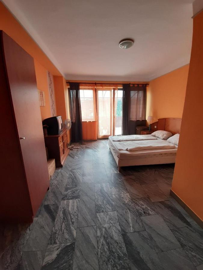 Retro Hotel Merid Zamárdi Dış mekan fotoğraf